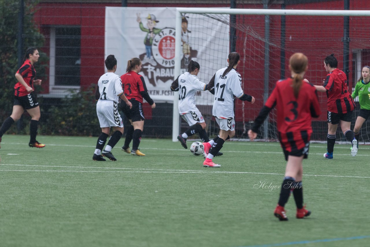 Bild 138 - B-Juniorinnen FC St.Pauli . Braedstrup IF : Ergebnis: 4:1